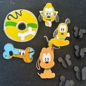 Assorted Pluto WDW pins